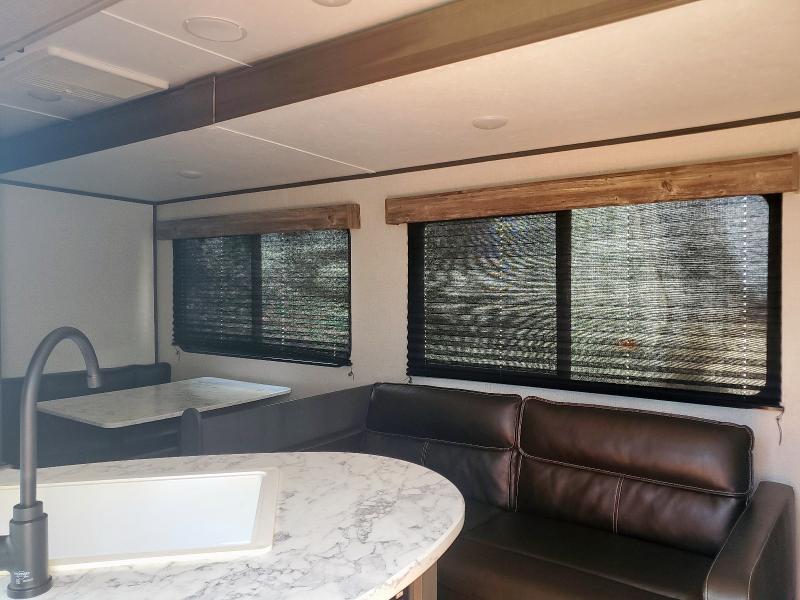 4YDT29B22M8925040 - 2021 ASPEN TRAIL TRAILER TWO TONE photo 5