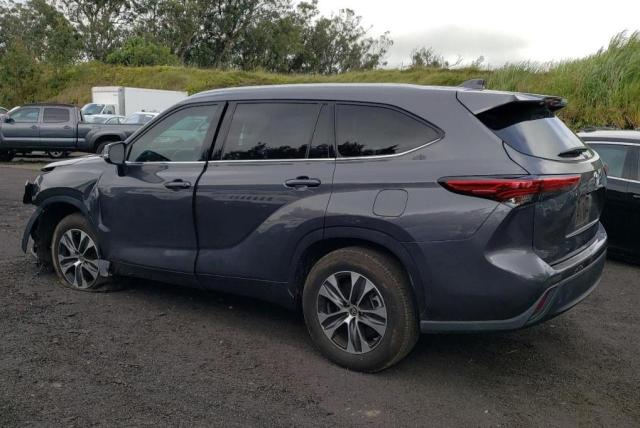 5TDHZRAH6NS546243 - 2022 TOYOTA HIGHLANDER XLE GRAY photo 2