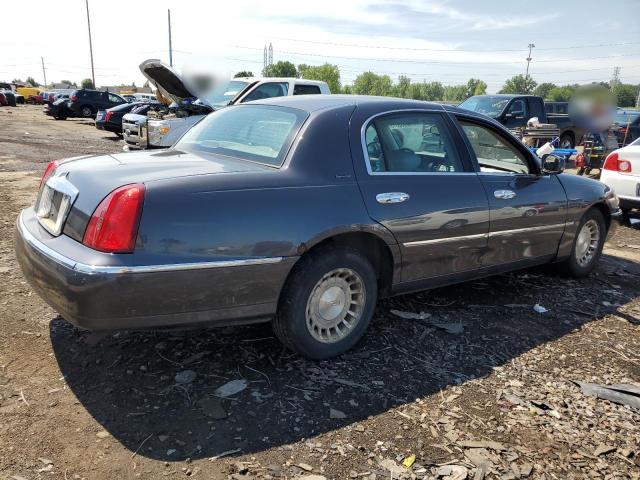 1LNHM81W71Y723044 - 2001 LINCOLN TOWN CAR EXECUTIVE Blau Foto 3