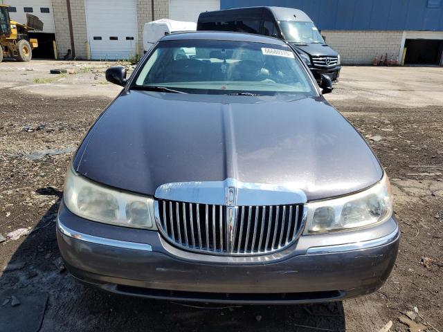 1LNHM81W71Y723044 - 2001 LINCOLN TOWN CAR EXECUTIVE Blau Foto 5
