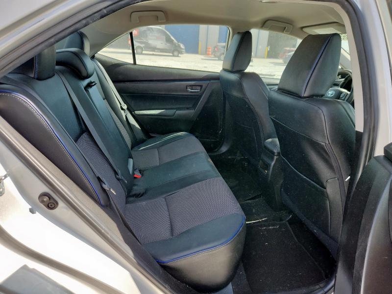 5YFBURHE4JP797796 - 2018 TOYOTA COROLLA L 银色 照片 10