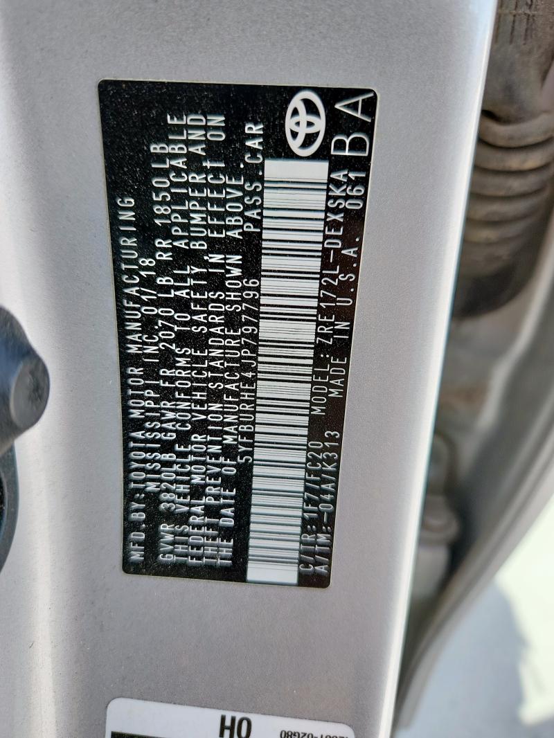 5YFBURHE4JP797796 - 2018 TOYOTA COROLLA L 银色 照片 12