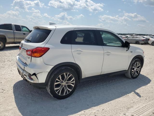 JA4AP3AU6JU025170 - 2018 MITSUBISHI OUTLANDER ES WHITE photo 3