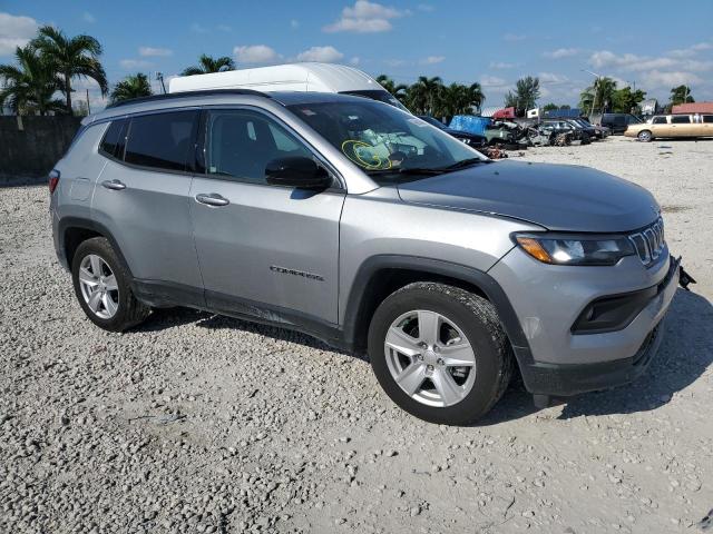 3C4NJCBB5NT213698 - 2022 JEEP COMPASS LATITUDE SILVER photo 4