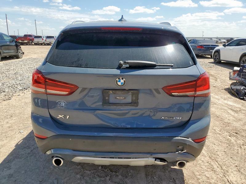 WBXJG9C03L5P38384 - 2020 BMW X1 XDRIVE28I GRAY photo 6