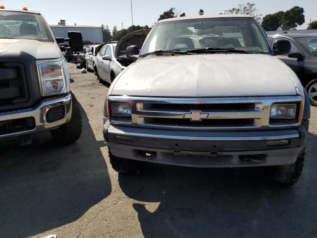 1GCCT19W2T8128019 - 1996 CHEVROLET S TRUCK S10 WHITE photo 5