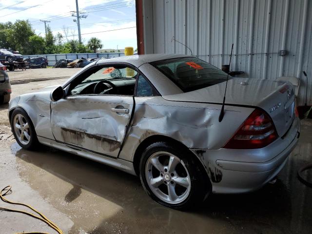 WDBKK65F83F285825 - 2003 MERCEDES-BENZ SLK 320 SILVER photo 2