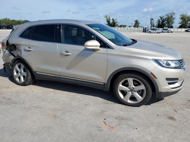 5LMCJ1C98HUL31058 - 2017 LINCOLN MKC PREMIERE BEIGE photo 4