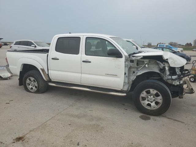 5TFJU4GN1FX068048 - 2015 TOYOTA TACOMA DOUBLE CAB PRERUNNER WHITE photo 4