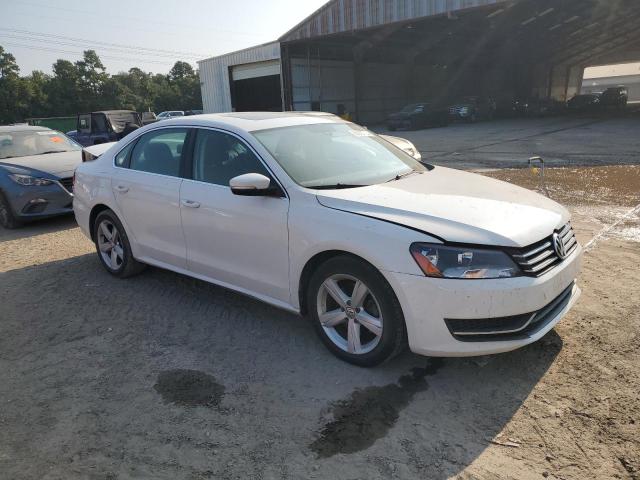 1VWBH7A36DC134287 - 2013 VOLKSWAGEN PASSAT SE WHITE photo 4