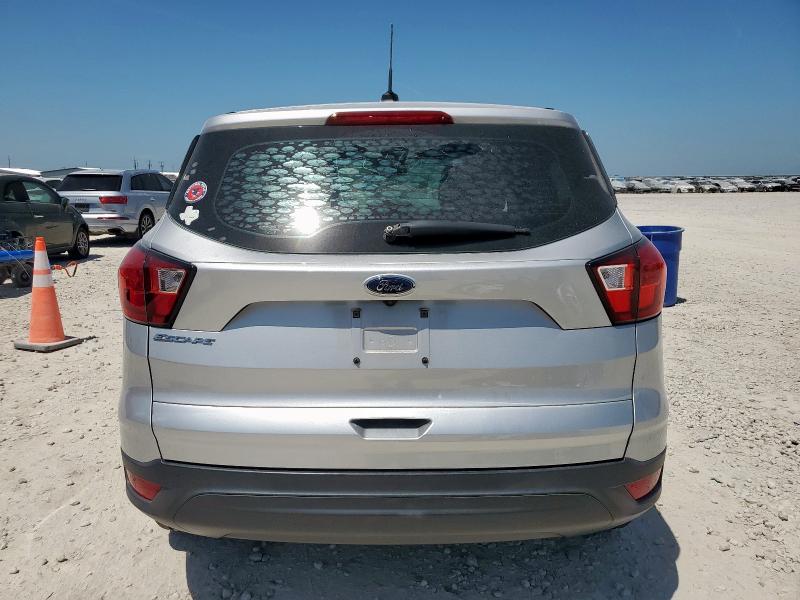 1FMCU0F70KUA62897 - 2019 FORD ESCAPE S Argent photo 6