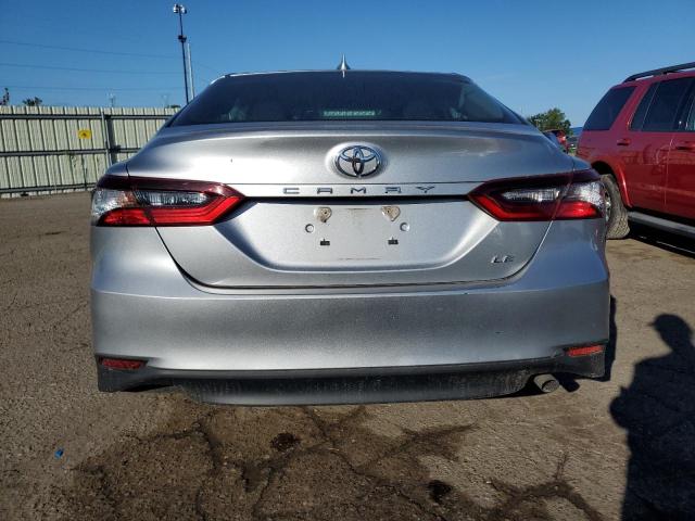 4T1C11AK2NU664702 - 2022 TOYOTA CAMRY LE SILVER photo 6