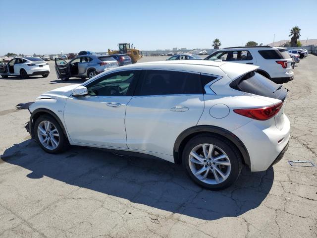 SJKCH5CP6HA039576 - 2017 INFINITI QX30 BASE WHITE photo 2