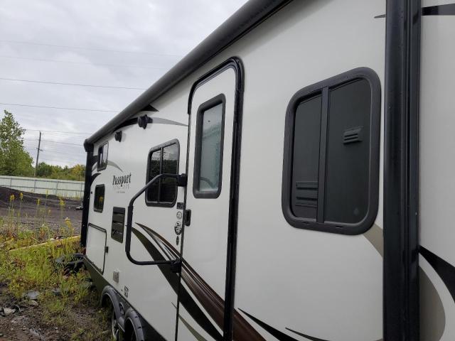 4YDT24025KD411192 - 2019 KEYSTONE PASSPORT WHITE photo 6