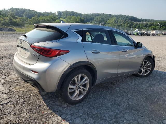 SJKCH5CP6JA060384 - 2018 INFINITI QX30 BASE Күміс фото 3