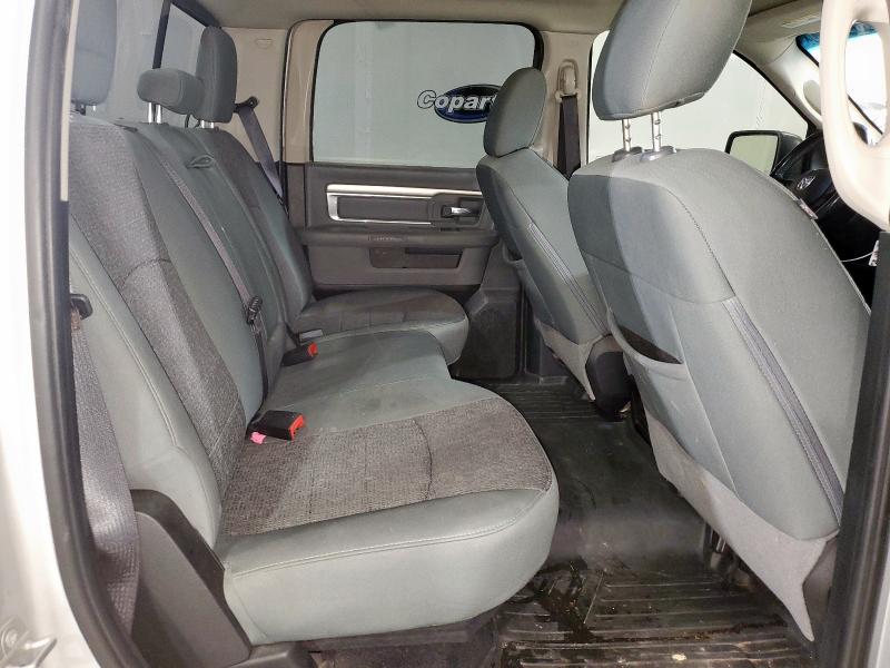 1C6RR7TT4JS183962 - 2018 RAM 1500 SLT Серебристый фото 10