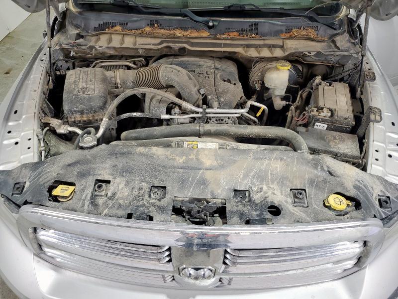 1C6RR7TT4JS183962 - 2018 RAM 1500 SLT Серебристый фото 11