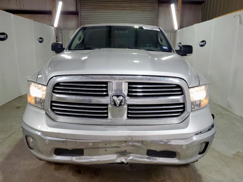 1C6RR7TT4JS183962 - 2018 RAM 1500 SLT Серебристый фото 5