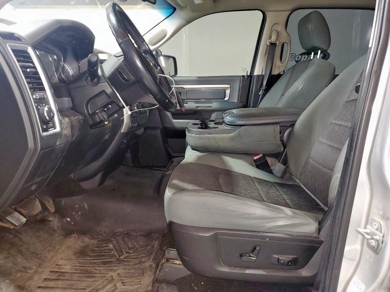 1C6RR7TT4JS183962 - 2018 RAM 1500 SLT Серебристый фото 7