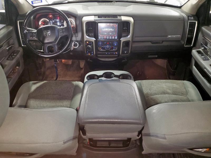 1C6RR7TT4JS183962 - 2018 RAM 1500 SLT Серебристый фото 8