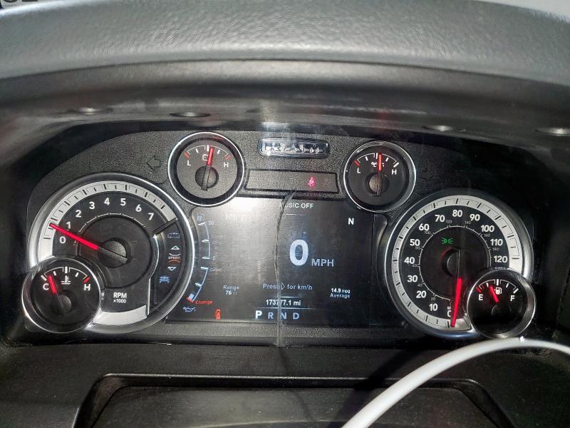 1C6RR7TT4JS183962 - 2018 RAM 1500 SLT Серебристый фото 9