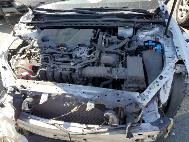 4T1B31HK7JU504028 - 2018 TOYOTA CAMRY LE WHITE photo 11