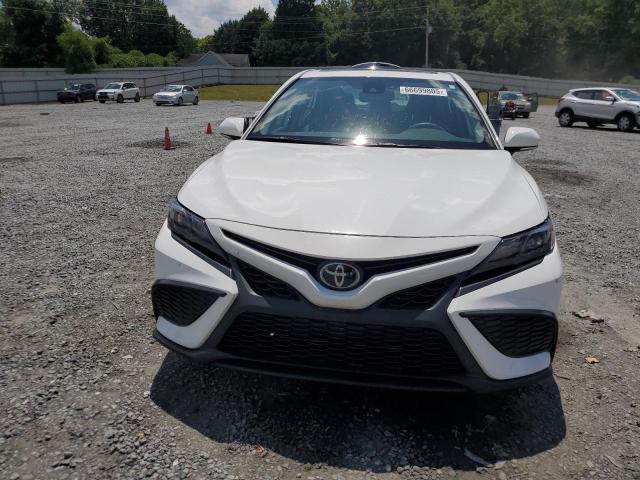 4T1T11BK2PU089549 - 2023 TOYOTA CAMRY SE NIGHT SHADE WHITE photo 5