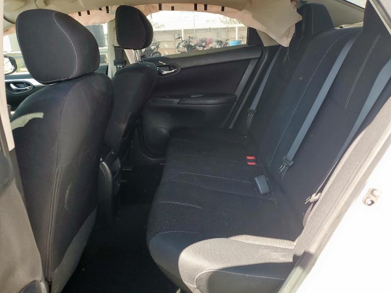 3N1AB7AP2JY212220 - 2018 NISSAN SENTRA S 白色 照片 10