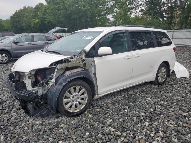 2017 TOYOTA SIENNA LE, 