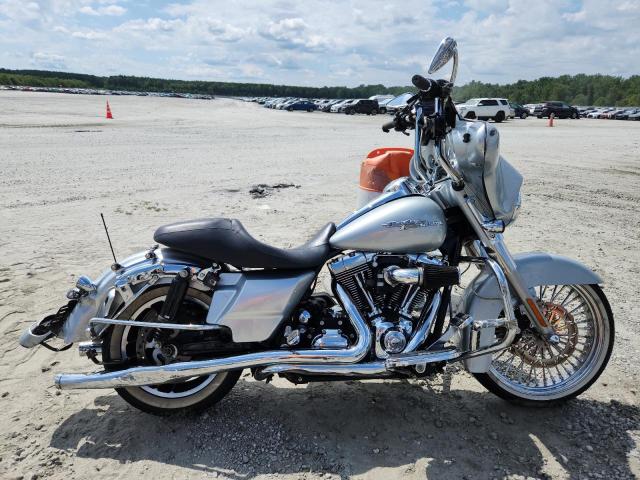 2010 HARLEY-DAVIDSON FLHX, 
