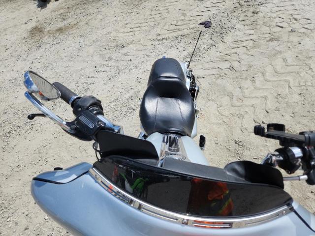 1HD1KB416AB674980 - 2010 HARLEY-DAVIDSON FLHX SILVER photo 5