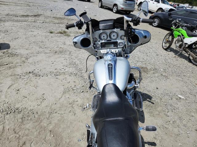 1HD1KB416AB674980 - 2010 HARLEY-DAVIDSON FLHX SILVER photo 6
