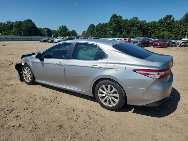 JTNB11HK6J3013736 - 2018 TOYOTA CAMRY L 银色 照片 2