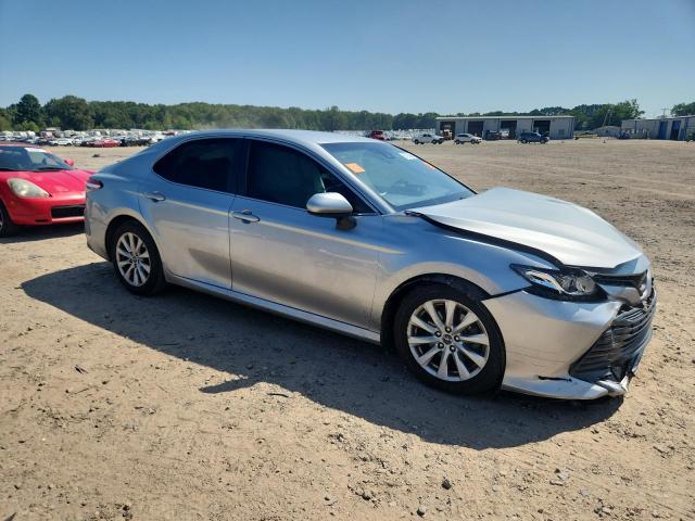 JTNB11HK6J3013736 - 2018 TOYOTA CAMRY L 银色 照片 4