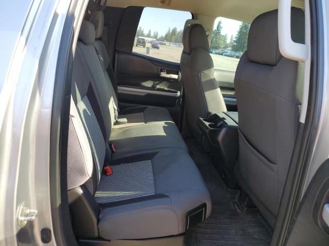 5TFUW5F17HX666479 - 2017 TOYOTA TUNDRA DOUBLE CAB SR/SR5 SILVER photo 10