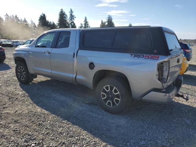 5TFUW5F17HX666479 - 2017 TOYOTA TUNDRA DOUBLE CAB SR/SR5 SILVER photo 2