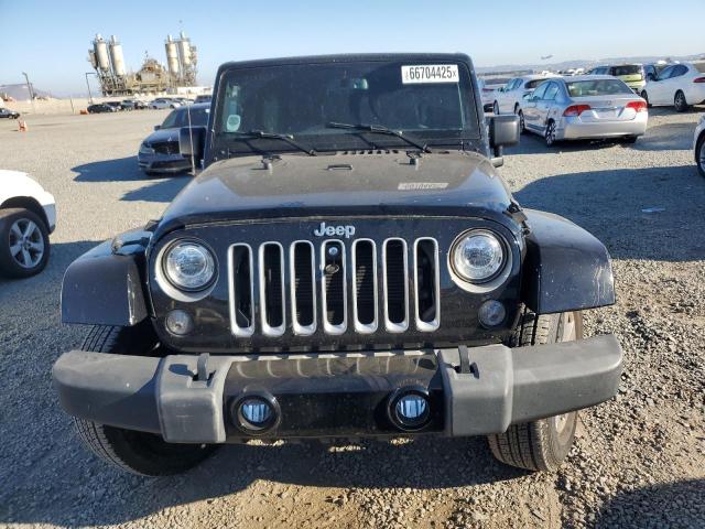 1C4BJWEG4HL560452 - 2017 JEEP WRANGLER U SAHARA BLACK photo 5