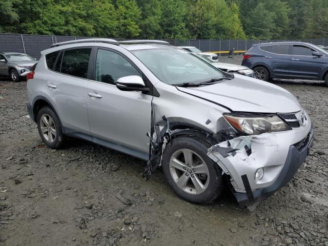 2T3RFREV9FW355946 - 2015 TOYOTA RAV4 XLE SILVER photo 4