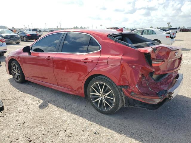 4T1G11AK6MU426481 - 2021 TOYOTA CAMRY SE RED photo 2