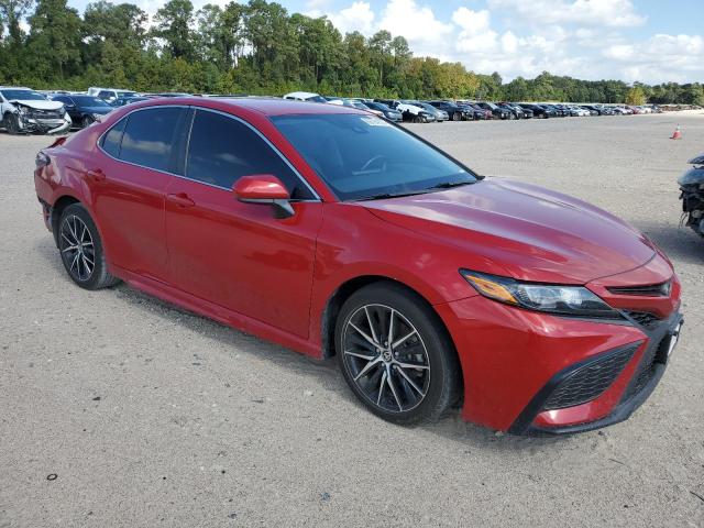 4T1G11AK6MU426481 - 2021 TOYOTA CAMRY SE RED photo 4