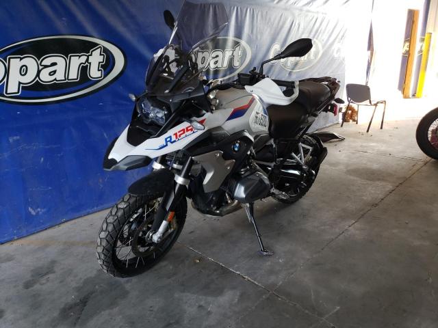 WB10M030XM6D71895 - 2021 BMW R 1250 GS WHITE photo 2