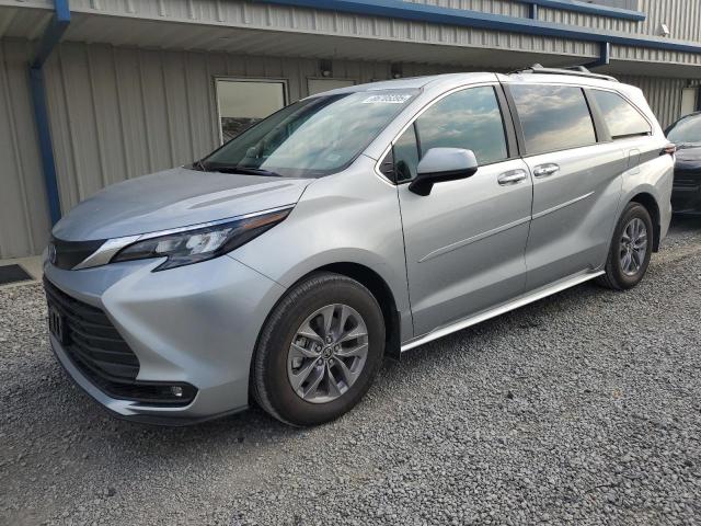 2025 TOYOTA SIENNA XLE, 