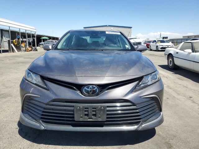 4T1C11AK6PU150161 - 2023 TOYOTA CAMRY LE GRAY photo 5