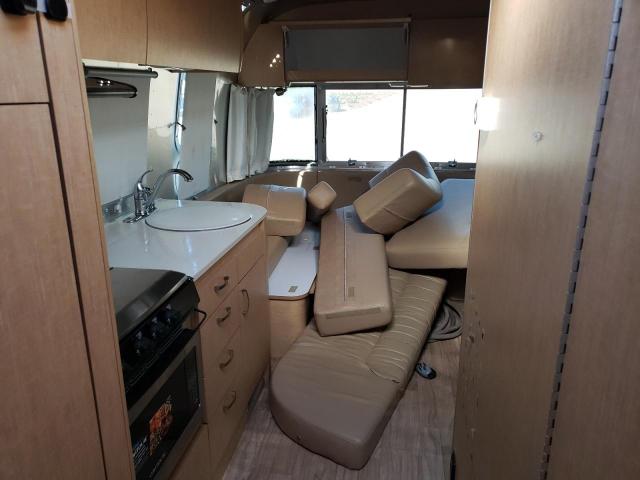 1STH9YK23HJ537894 - 2017 AIRS TRAVEL TRA SILVER photo 5