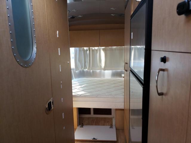 1STH9YK23HJ537894 - 2017 AIRS TRAVEL TRA SILVER photo 6