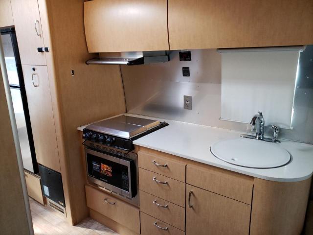 1STH9YK23HJ537894 - 2017 AIRS TRAVEL TRA SILVER photo 9