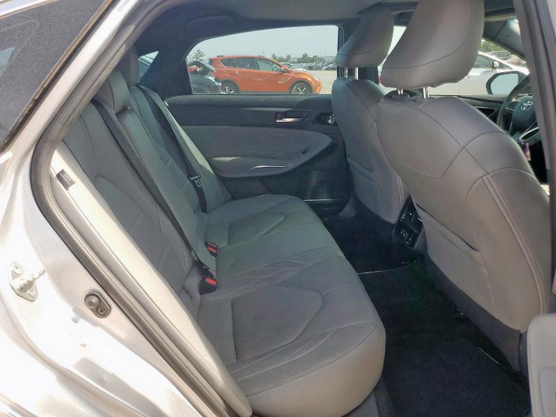 4T1BZ1FB8KU012000 - 2019 TOYOTA AVALON XLE SILVER photo 10