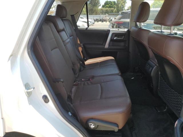 JTEBU5JR8J5588155 - 2018 TOYOTA 4RUNNER SR5/SR5 PREMIUM WHITE photo 11