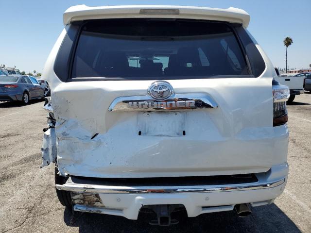 JTEBU5JR8J5588155 - 2018 TOYOTA 4RUNNER SR5/SR5 PREMIUM WHITE photo 6