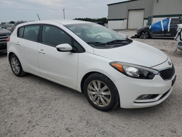 KNAFX5A85G5494907 - 2016 KIA FORTE EX WHITE photo 4